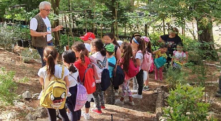 100 BAMBINI A SCUOLA NEL VIVAIO FORESTALE DEL CONSORZIO DI BONIFICA MONTANA DEL GARGANO
