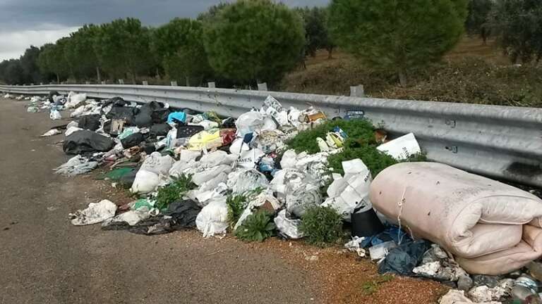 FOTOTRAPPOLE CONTRO L’ABBANDONO ILLEGALE DI RIFIUTI SULLE STRADE PROVINCIALI