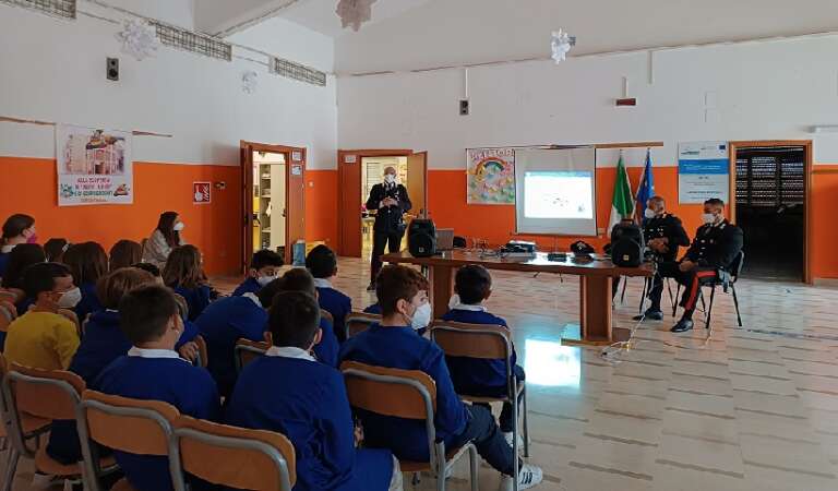 SAN NICANDRO GARGANICO, CARABINIERI NELLE SCUOLE PER EDUCARE AL RISPETTO DELL’AMBIENTE