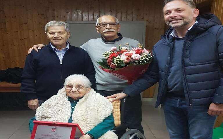 SAN NICANDRO, PREMIO SPI CGIL A RAFFAELLA CHE COMPIE 102 ANNI