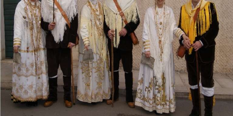 ASPETTANDO CARNEVALE 2023, I DUE COSTUMI TIPICI: PASTOR E PACCHIANA