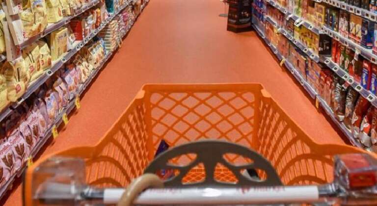 RINCARI CARRELLO SPESA FANNO PAURA A 2 PUGLIESI SU 3 NEL 2023