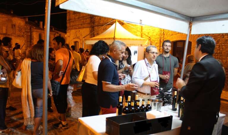 IN ALTO I CALICI, SABATO ORSARA BRINDA ALL’ESTATE CON GEO-FESTA DEL VINO