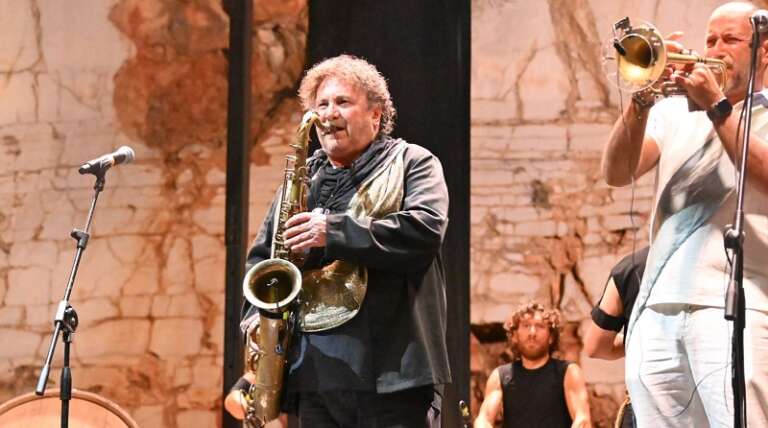 APRICENA: TERZA SERATA DA TUTTO ESAURITO PER ENZO AVITABILE E I BOTTARI DI PORTICO AL SUONI IN CAVA FESTIVAL