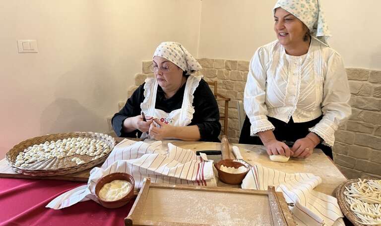 LE MAMME DEI VICOLI INAUGURANO LA 2^ EDIZIONE NELLA TERRA DEI LAGHI. ECCO IL PROGRAMMA COMPLETO