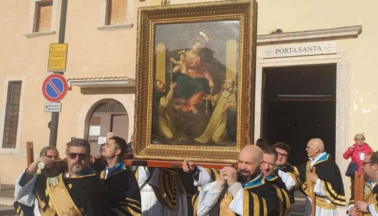 IL QUADRO DELLA MADONNA DI POMPEI NELLA PARROCCHIA DI S.MARIA DELLE GRAZIE DI SAN NICANDRO