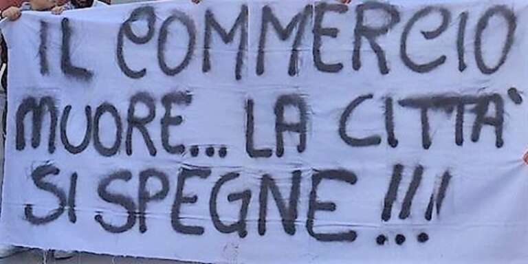 SAN NICANDRO: NO AL DISCOUNT – NON SI PLACA LA RIVOLTA DEI COMMERCIANTI. A RISCHIO LA PRECARIA ECONOMIA DEL PAESE