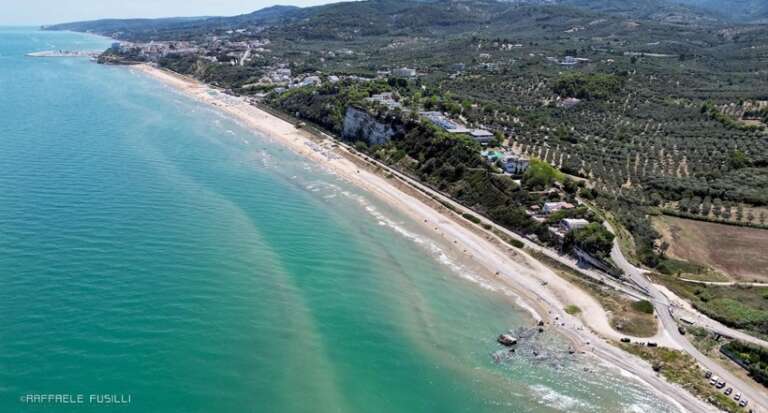 CLEAN UP DELLE SPIAGGE A RODI GARGANICO CON LA LEGA NAVALE