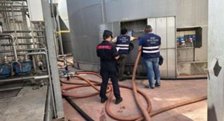 QUATTRO SILOS E 518.149 LITRI DI ACQUE NON DENATURATE SEQUESTRATE IN UNA CANTINA