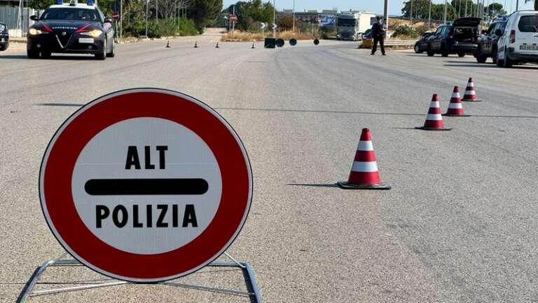 L’ARMA DEI CARABINIERI PREDISPONE POSTI DI BLOCCO NEL TERRITORIO OFANTINO