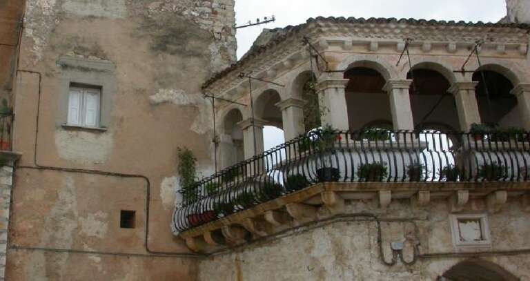 SAN NICANDRO: L’ARCO DELLA TERRAVECCHIA, LA LOGGETTA E SAN GIORGIO