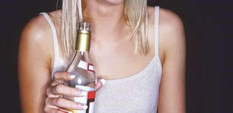 14ENNE RICOVERATA DOPO AVER BEVUTO VODKA