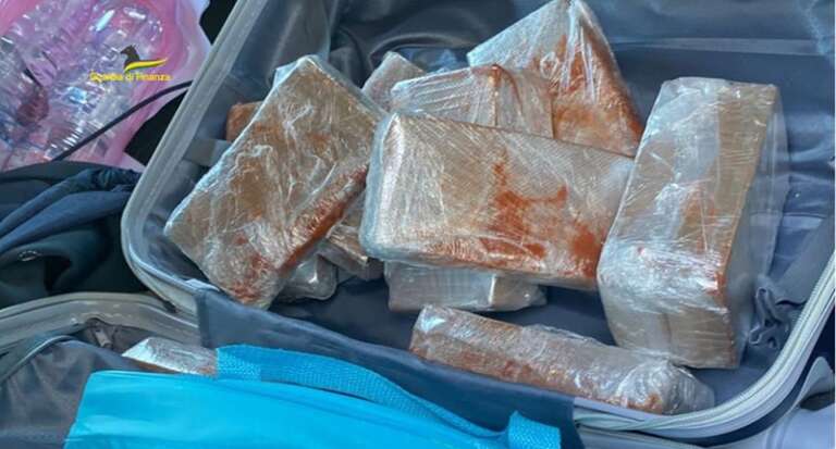 INDIVIDUATO LABORATORIO DI PRODUZIONE DI SOSTANZE STUPEFACENTI. SEQUESTRATI 14 KG DI EROINA 2 ARRESTI