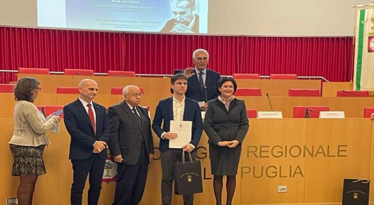SAN NICANDRO, AD ANTONIO PIO MONTEMITRO LA “BORSA DI STUDIO ALDO MORO”