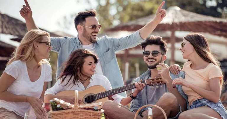 ABBIAMO SEMPRE MENO TEMPO PER GLI AMICI E SIAMO PIU’ SOLI