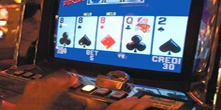 ADOLESCENTI E GIOCO D’AZZARDO: I GENITORI CONTANO PIU’ DEGLI AMICI