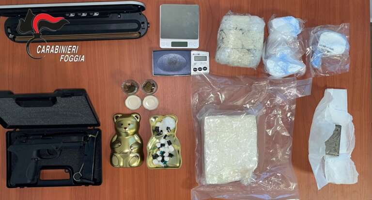 TRE ARRESTI E OLTRE UN CHILO DI SOSTANZA STUPEFACENTE SEQUESTRATA TRA COCAINA, HASHISH E MARIJUANA