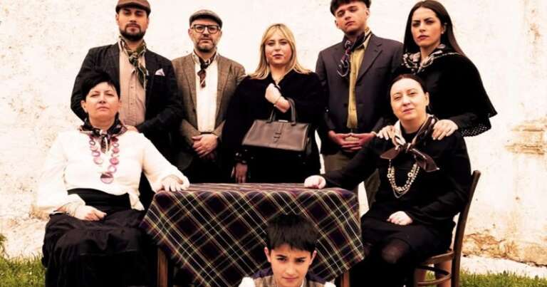 SAN NICANDRO GARGANICO, L’ASSOCIAZIONE TEATRALE “TUTTINSCENA” PRESENTA “A VERONA C’AJIUSA CCUSCI”