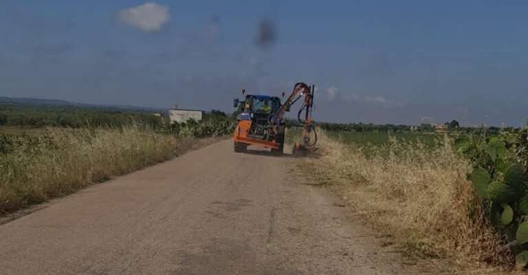 SAN NICANDRO, TAGLIO DELL’ERBA STRADE PROVINCIALI
