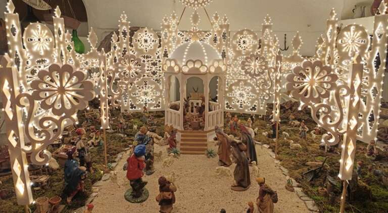 MATTINATA IN LUCE: IL PRESEPE TRA TRADIZIONE E LUMINARIE