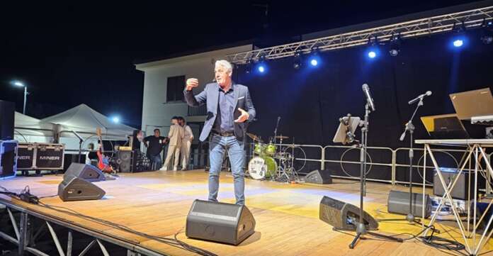 Biagio Izzo sul palco di Celle 02 (1)