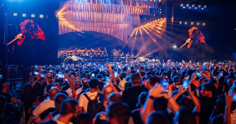 CELLE SAN VITO SUL PALCO DEL CONCERTONE DE “LA NOTTE DELLA TARANTA” DI MELPIGNANO