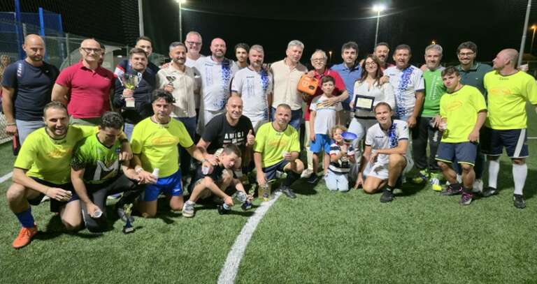 IL LIONS CLUB SAN NICANDRO GARGANICO DONA UN DEFIBRILLATORE PER LA SICUREZZA E IL BENESSERE DELLA COMUNITA’