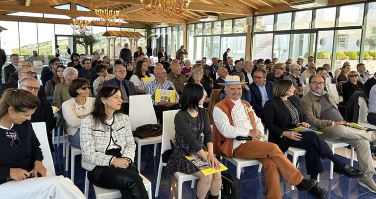  DA GIAPPONE E STATI UNITI A SCUOLA DA PEPPE ZULLO A ORSARA DI PUGLIA