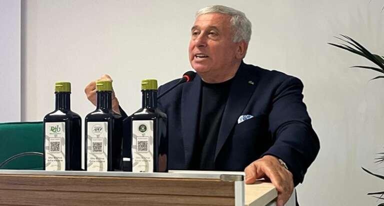 PIRAMIDE ALIMENTARE DELLA SOCIETA’ ITALIANA DI NUTRIZIONE UMANA: ALLA BASE L’OLIO EXTRAVERGINE DI OLIVA