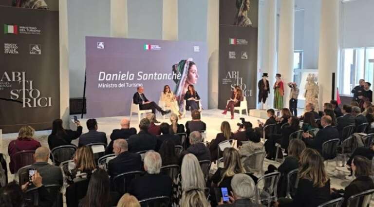 GIORNATA ABITI STORICI, SANTANCHE’: “IMPORTANTE CONOSCERE DA DOVE SI VIENE”