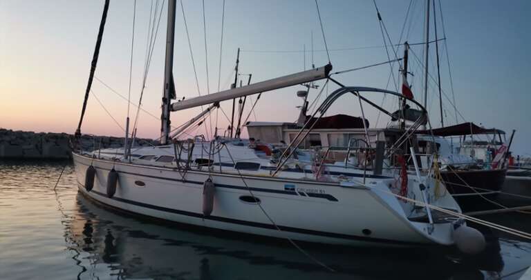 A BORDO DELLA BARCA VELA “INVICTA” TRAFFICAVA ESSERI UMANI, OGGI TRASPORTA SOGNI E INCLUSIONE